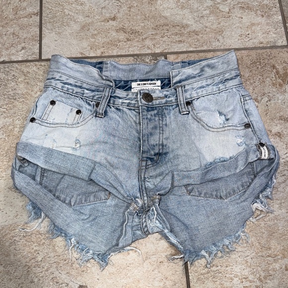 One Teaspoon Women's Distressed Denim Shorts - Light Blue Size 25 - Picture 1 of 7